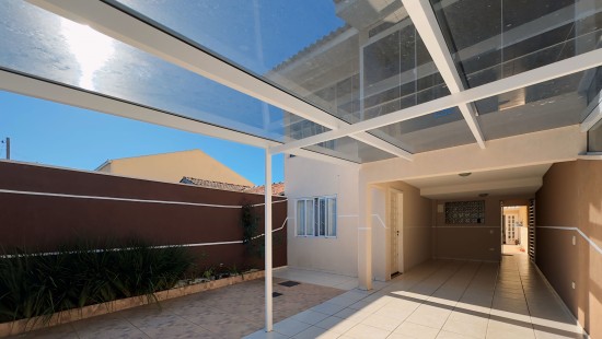 CASA COM QUINTAL NO CENTRO DE PIRAQUARA