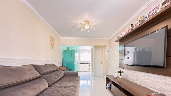 CASA COM QUINTAL NO CENTRO DE PIRAQUARA