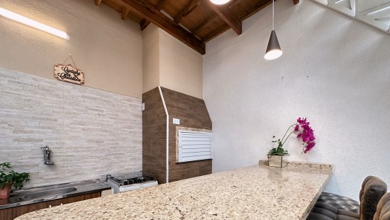 CASA COM QUINTAL NO CENTRO DE PIRAQUARA