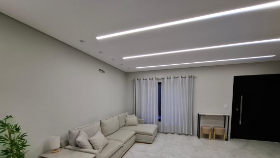 SOBRADO NOVO NO PORTÃO