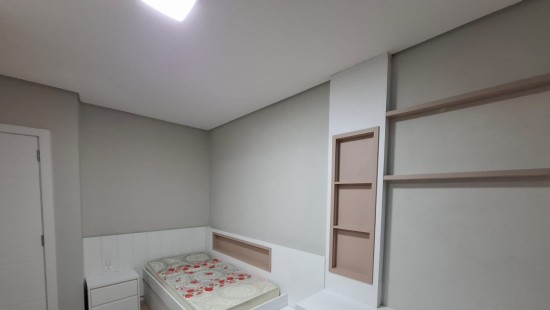 SOBRADO NOVO NO PORTÃO