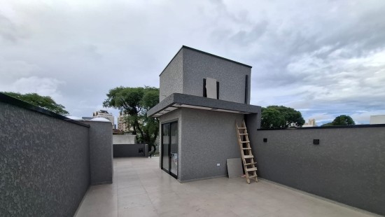 SOBRADO NOVO NO PORTÃO