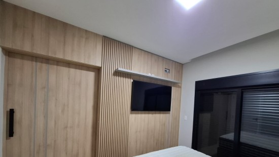 SOBRADO NOVO NO PORTÃO