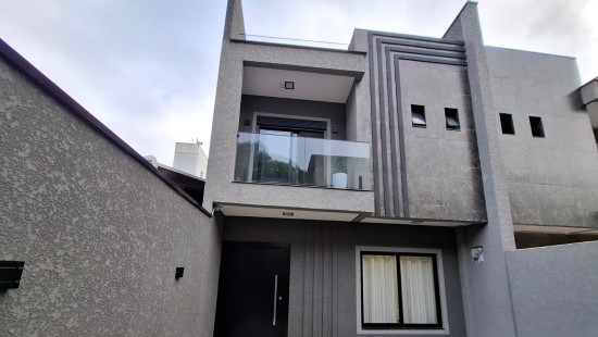 SOBRADO NOVO NO PORTÃO