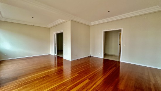 APARTAMENTO AMPLO NO BATEL