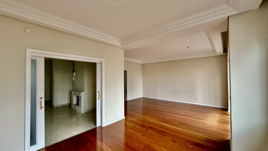 APARTAMENTO AMPLO NO BATEL