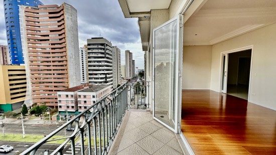 APARTAMENTO AMPLO NO BATEL