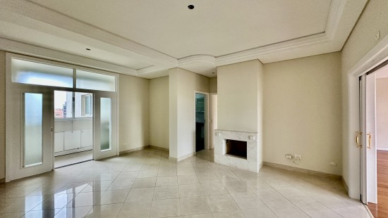 APARTAMENTO AMPLO NO BATEL