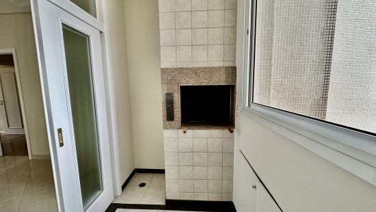 APARTAMENTO AMPLO NO BATEL