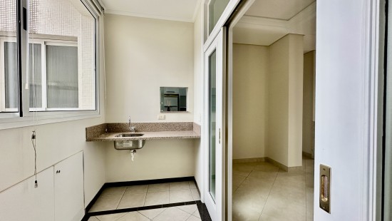 APARTAMENTO AMPLO NO BATEL