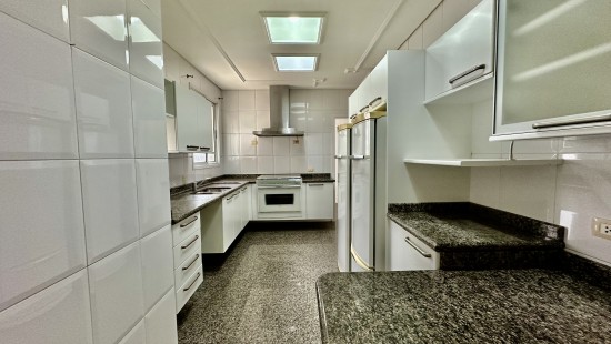 APARTAMENTO AMPLO NO BATEL