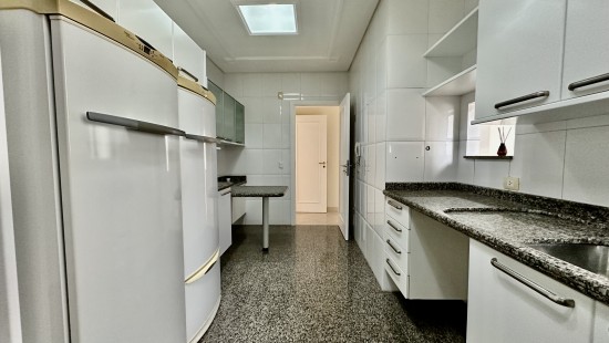 APARTAMENTO AMPLO NO BATEL