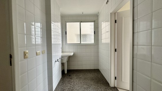 APARTAMENTO AMPLO NO BATEL