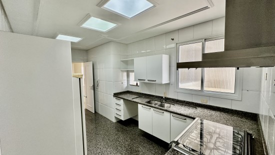 APARTAMENTO AMPLO NO BATEL