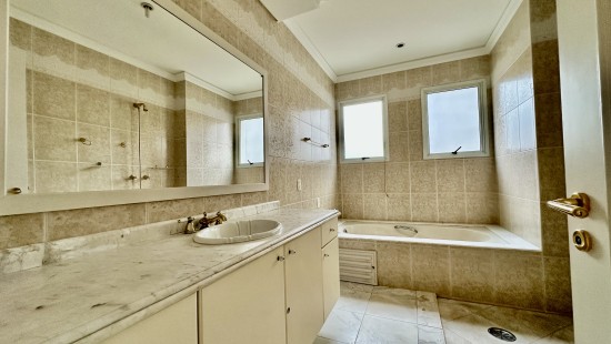 APARTAMENTO AMPLO NO BATEL
