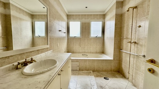 APARTAMENTO AMPLO NO BATEL