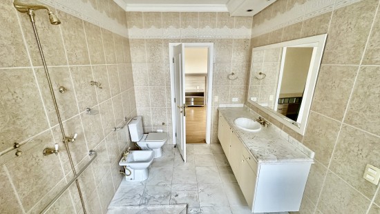 APARTAMENTO AMPLO NO BATEL