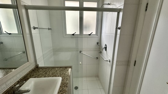 APARTAMENTO AMPLO NO BATEL