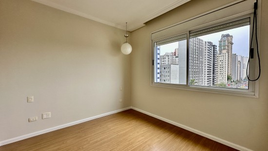 APARTAMENTO AMPLO NO BATEL