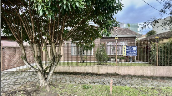 CASA NO PORTÃO COM TERRENO ZR-4
