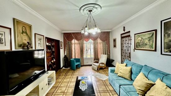 CASA NO PORTÃO COM TERRENO ZR-4