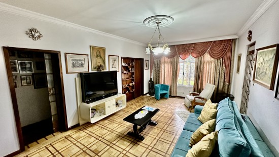CASA NO PORTÃO COM TERRENO ZR-4