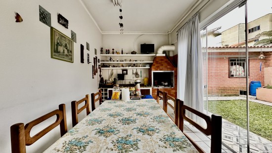 CASA NO PORTÃO COM TERRENO ZR-4