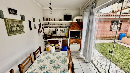 CASA NO PORTÃO COM TERRENO ZR-4