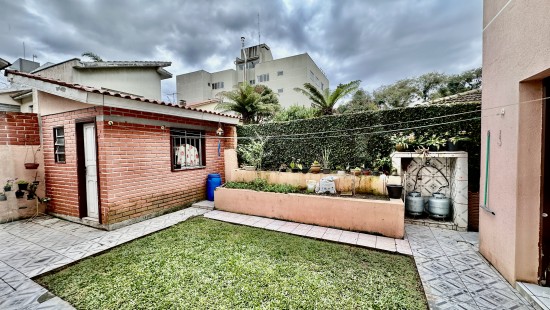 CASA NO PORTÃO COM TERRENO ZR-4