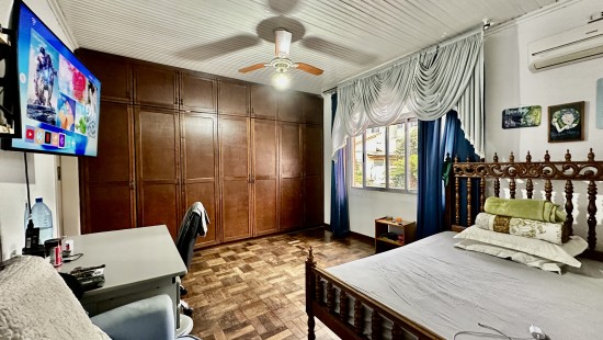CASA NO PORTÃO COM TERRENO ZR-4