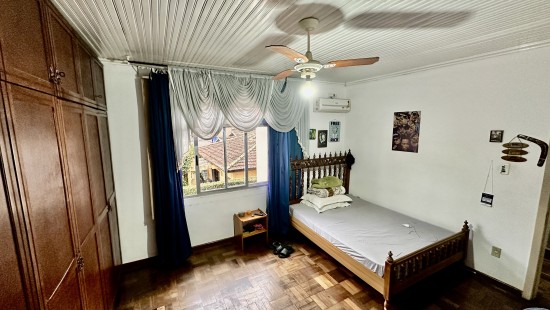 CASA NO PORTÃO COM TERRENO ZR-4