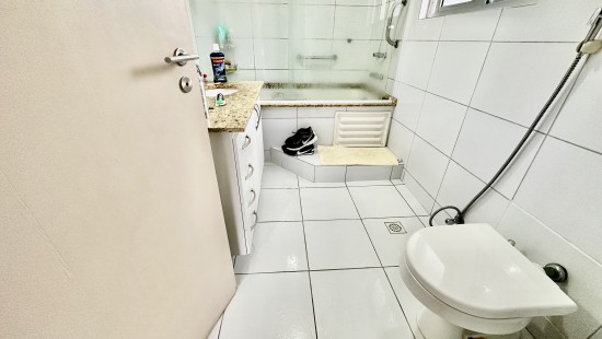 CASA NO PORTÃO COM TERRENO ZR-4