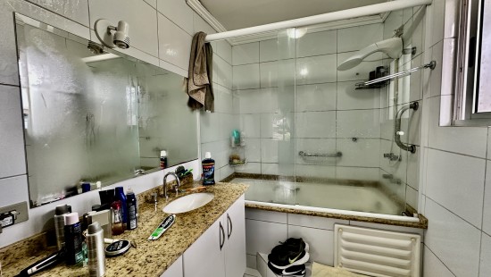 CASA NO PORTÃO COM TERRENO ZR-4