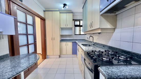 APARTAMENTO AMPLO NO ÁGUA VERDE