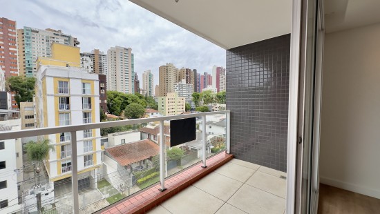 AMPLO APARTAMENTO ÁGUA VERDE