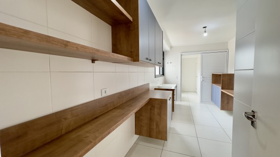 AMPLO APARTAMENTO ÁGUA VERDE