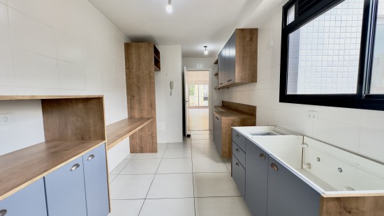 AMPLO APARTAMENTO ÁGUA VERDE