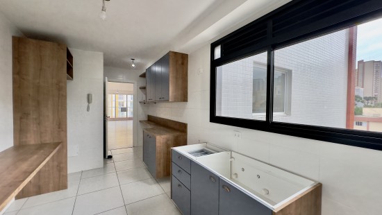 AMPLO APARTAMENTO ÁGUA VERDE