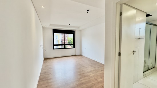 AMPLO APARTAMENTO ÁGUA VERDE