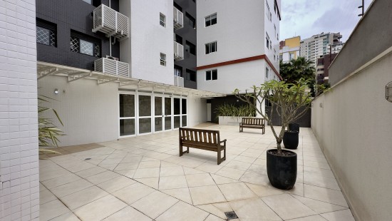 AMPLO APARTAMENTO ÁGUA VERDE