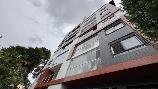 AMPLO APARTAMENTO ÁGUA VERDE