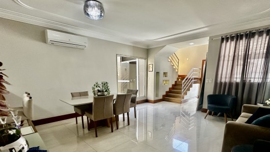 CASA EM COLINA DE LARANJEIRAS