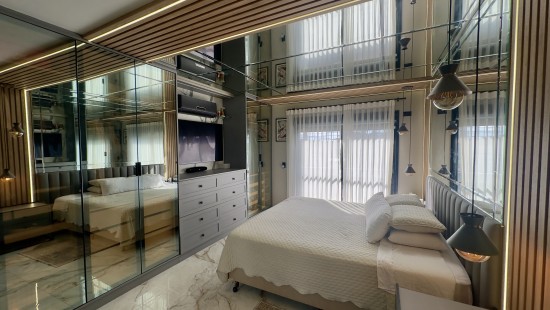 SOBRADO TRIPLEX MOBILIADO HAUER