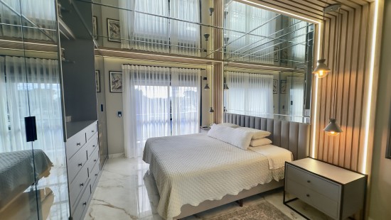 SOBRADO TRIPLEX MOBILIADO HAUER