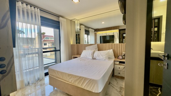 SOBRADO TRIPLEX MOBILIADO HAUER