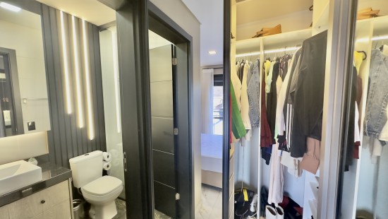 SOBRADO TRIPLEX MOBILIADO HAUER