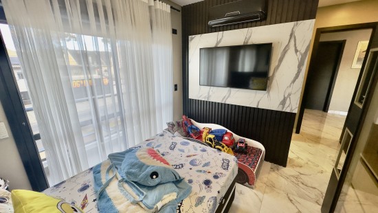 SOBRADO TRIPLEX MOBILIADO HAUER