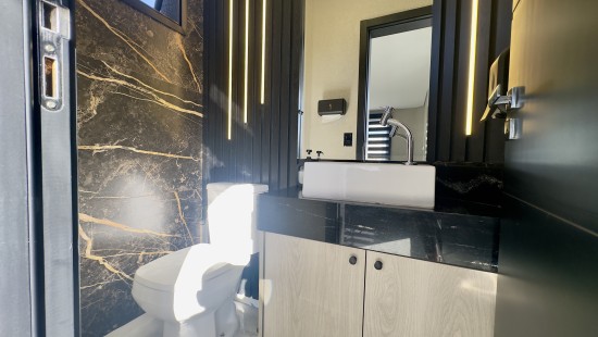 SOBRADO TRIPLEX MOBILIADO HAUER