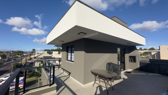 SOBRADO TRIPLEX MOBILIADO HAUER